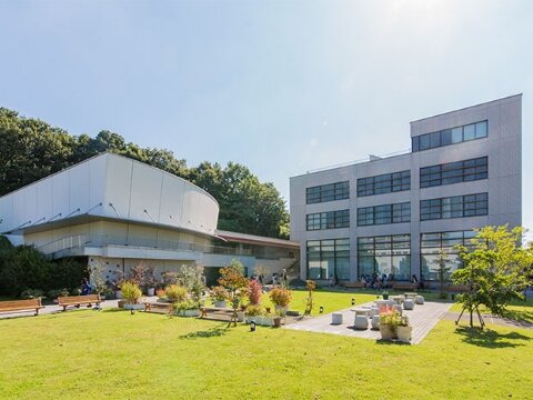 フェリス女学院大学のキャンパス外観